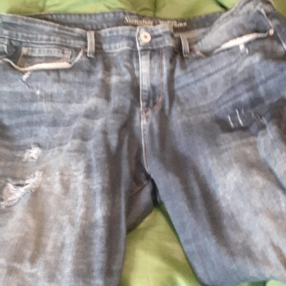 Signature,  torn 3/4 length, cuffed women's blue jeans size 18